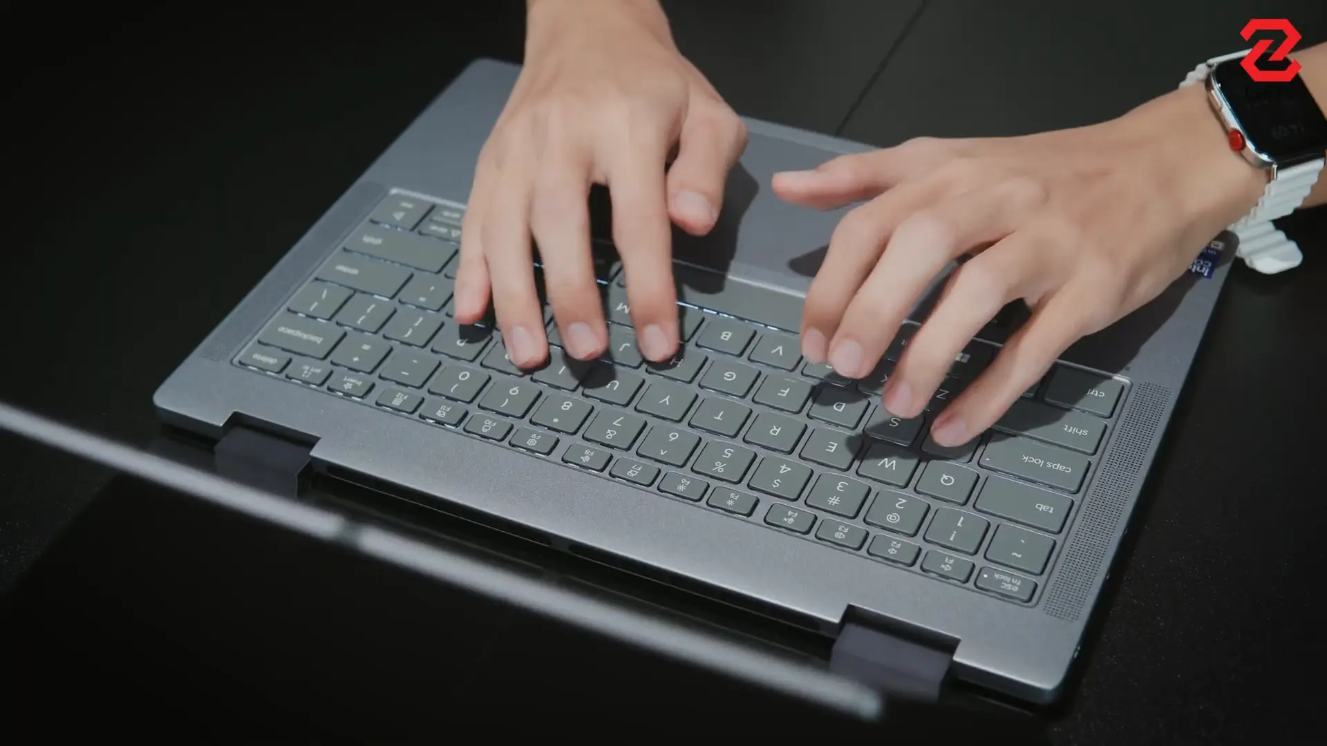 Lenovo IdeaPad 5i 2-in-1: Có gì hay ngoài "xoay gập 360 độ"?