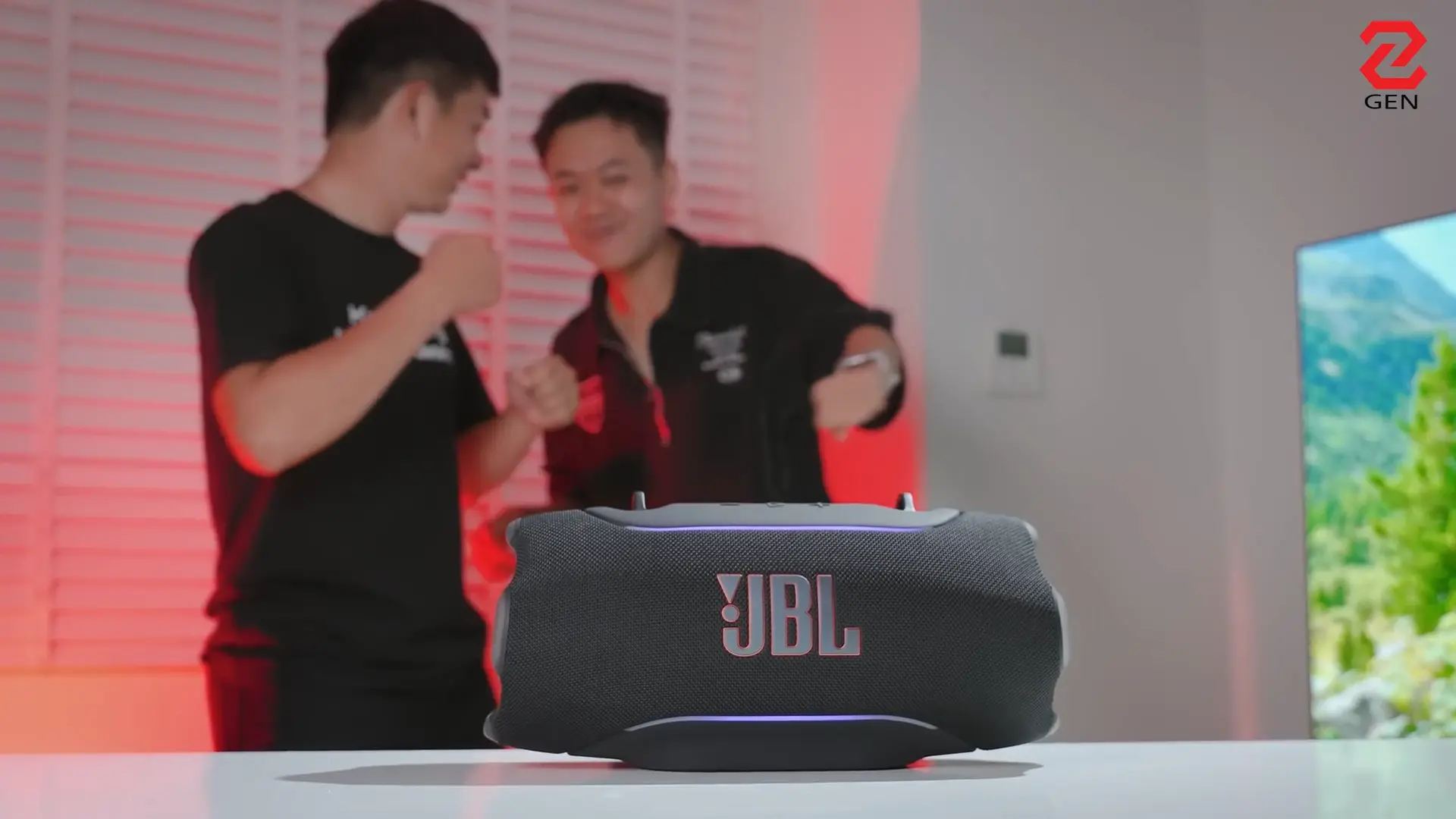 Còn gì "lực" hơn loa JBL Xtreme 5?