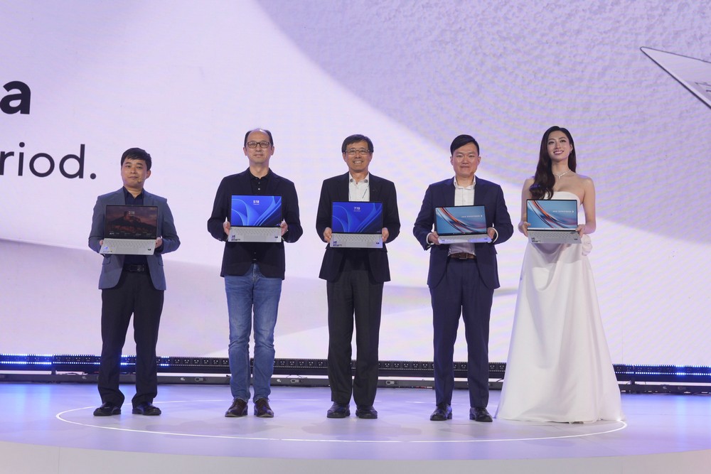 ASUS ExpertBook Ultra giá từ 68 triệu đồng