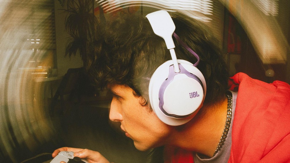 JBL ra mắt bộ ba tai nghe gaming Quantum
