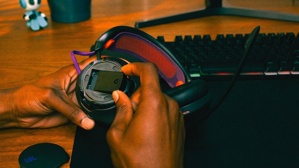 JBL ra mắt bộ ba tai nghe gaming Quantum