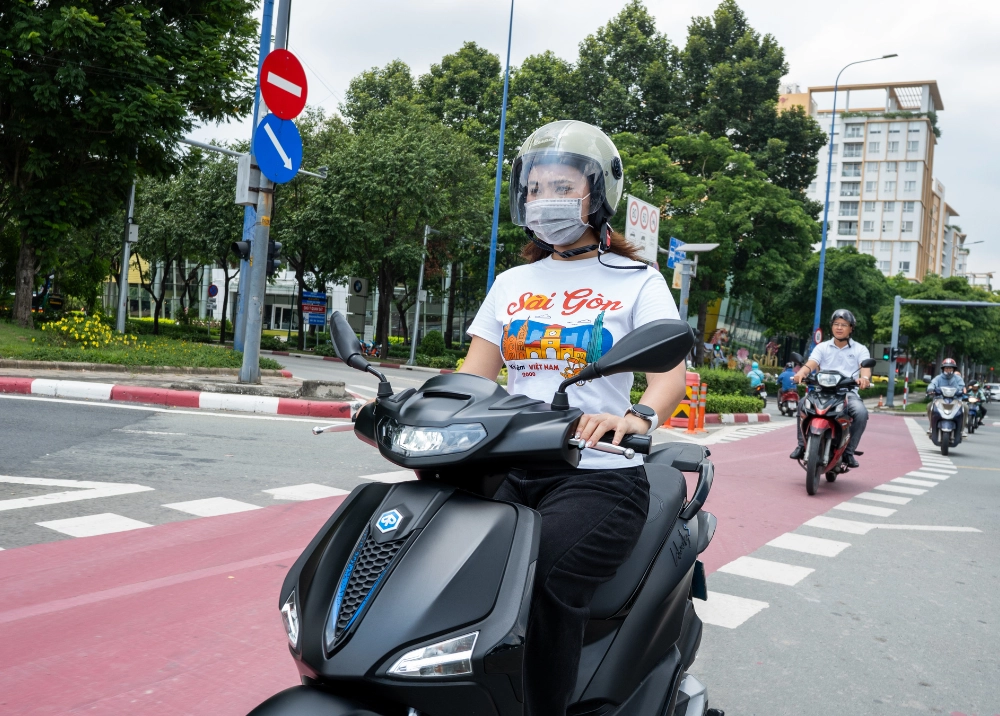 Piaggio Liberty S 125: Đổ xăng E10, vi vu Sài Gòn sẽ ra sao, tốn bao nhiêu tiền? 