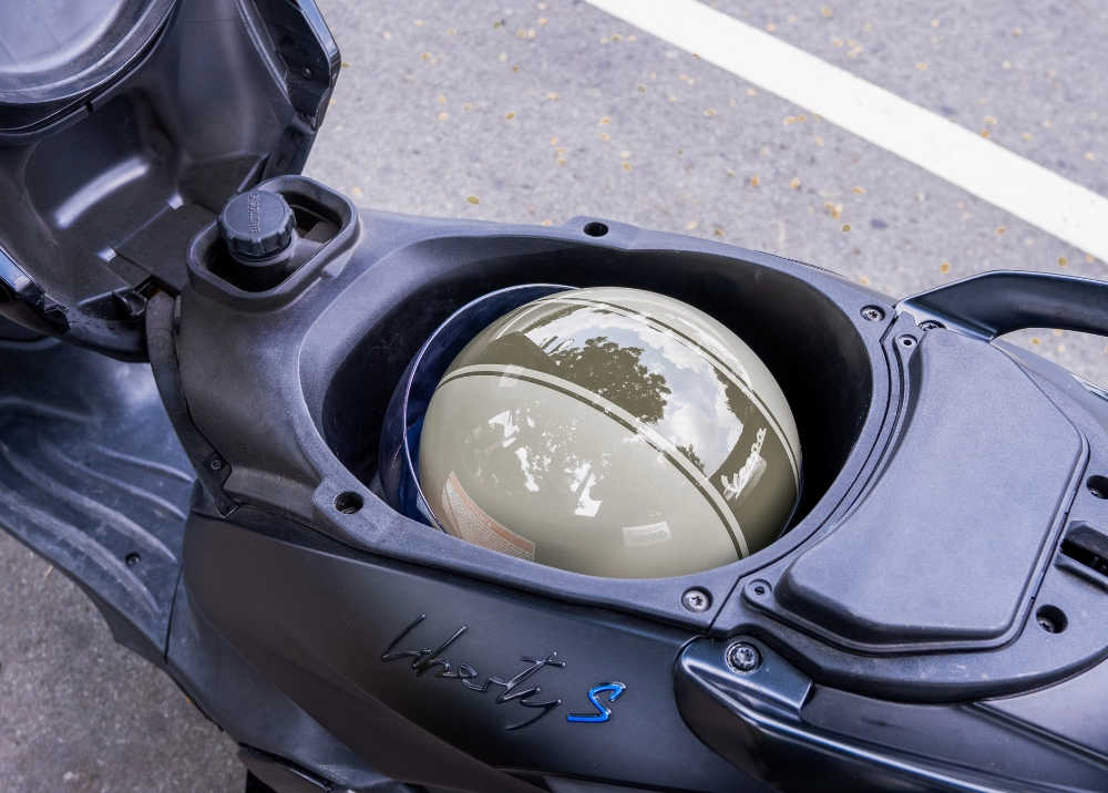 Piaggio Liberty S 125: Đổ xăng E10, vi vu Sài Gòn sẽ ra sao, tốn bao nhiêu tiền? 