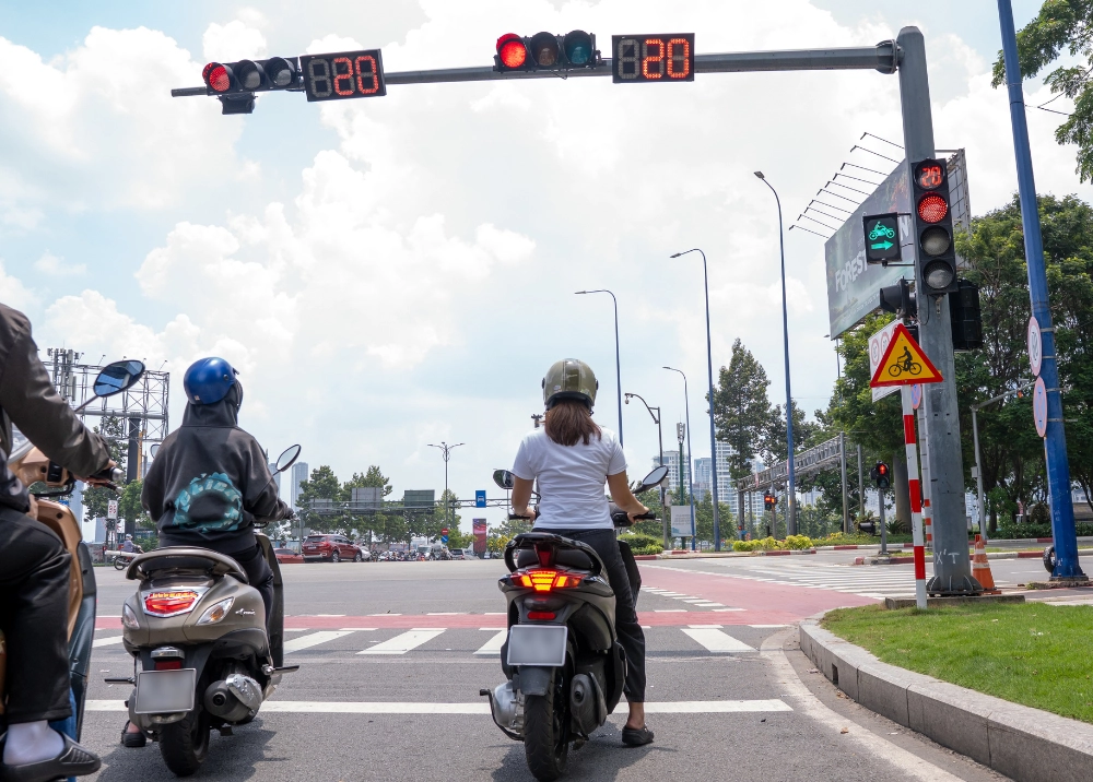 Piaggio Liberty S 125: Đổ xăng E10, vi vu Sài Gòn sẽ ra sao, tốn bao nhiêu tiền? 