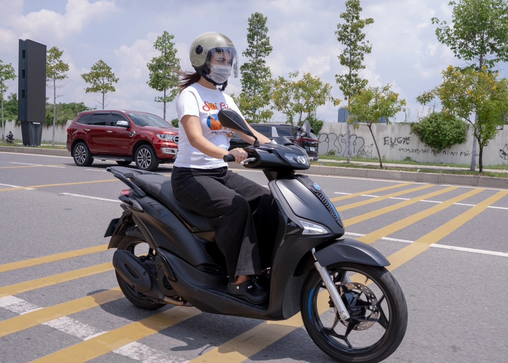 Piaggio Liberty S 125: Đổ xăng E10, vi vu Sài Gòn sẽ ra sao, tốn bao nhiêu tiền? 