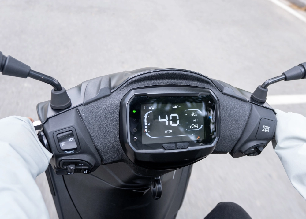 Piaggio Liberty S 125: Đổ xăng E10, vi vu Sài Gòn sẽ ra sao, tốn bao nhiêu tiền? 