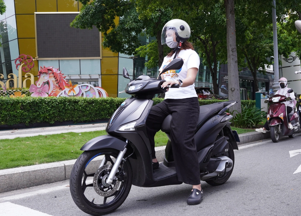 Piaggio Liberty S 125: Đổ xăng E10, vi vu Sài Gòn sẽ ra sao, tốn bao nhiêu tiền? 