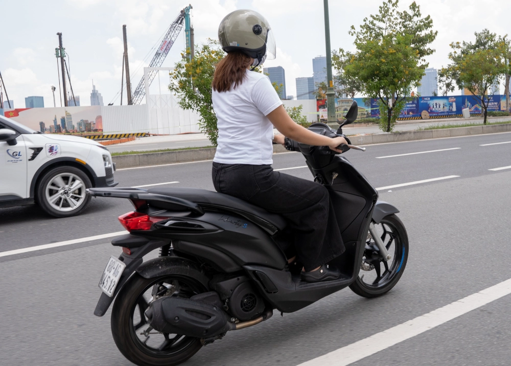 Piaggio Liberty S 125: Đổ xăng E10, vi vu Sài Gòn sẽ ra sao, tốn bao nhiêu tiền? 