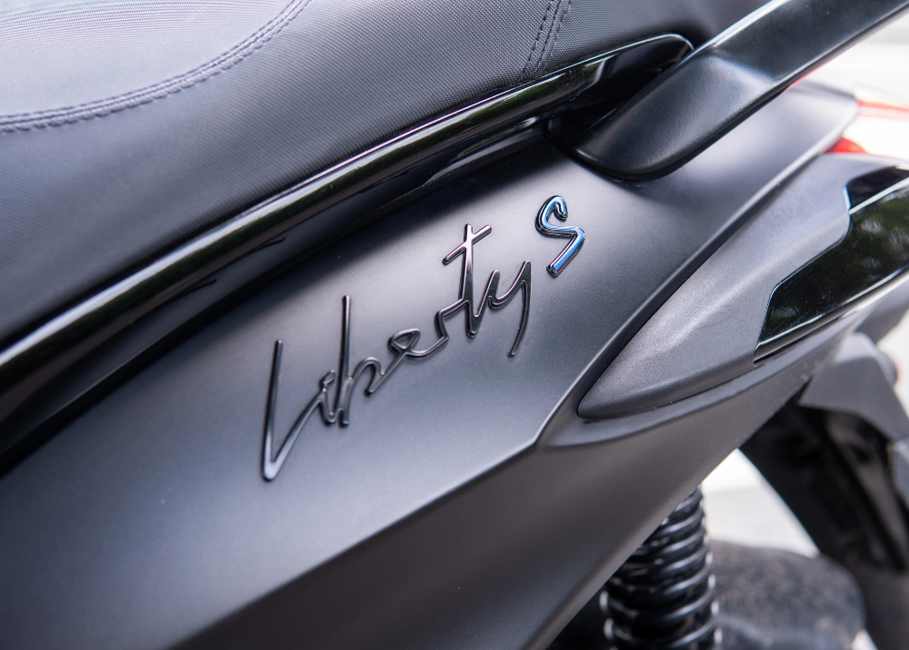 Piaggio Liberty S 125: Đổ xăng E10, vi vu Sài Gòn sẽ ra sao, tốn bao nhiêu tiền? 