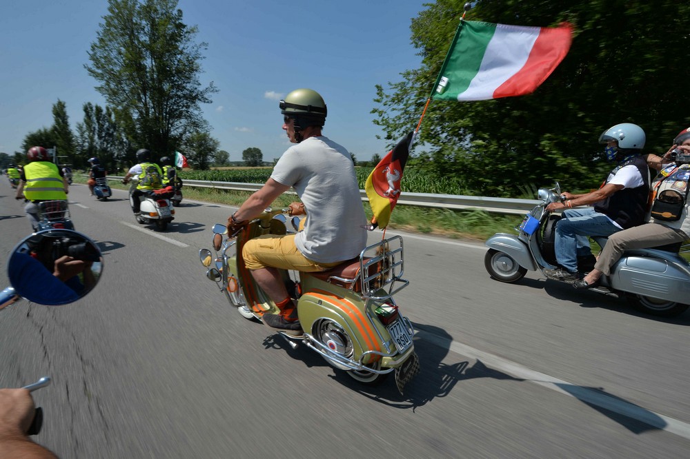 Vespa kỷ niệm 80 năm bằng đại hội lớn nhất lịch sử tại Rome