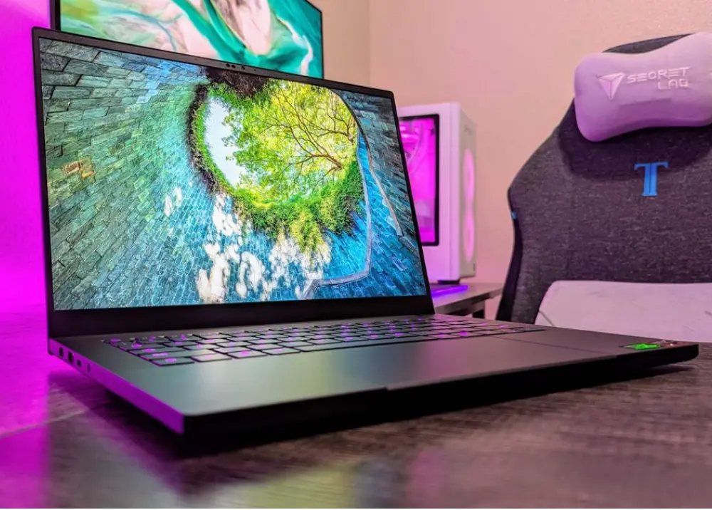 Điểm danh loạt laptop mỏng nhẹ mà hiệu năng cao