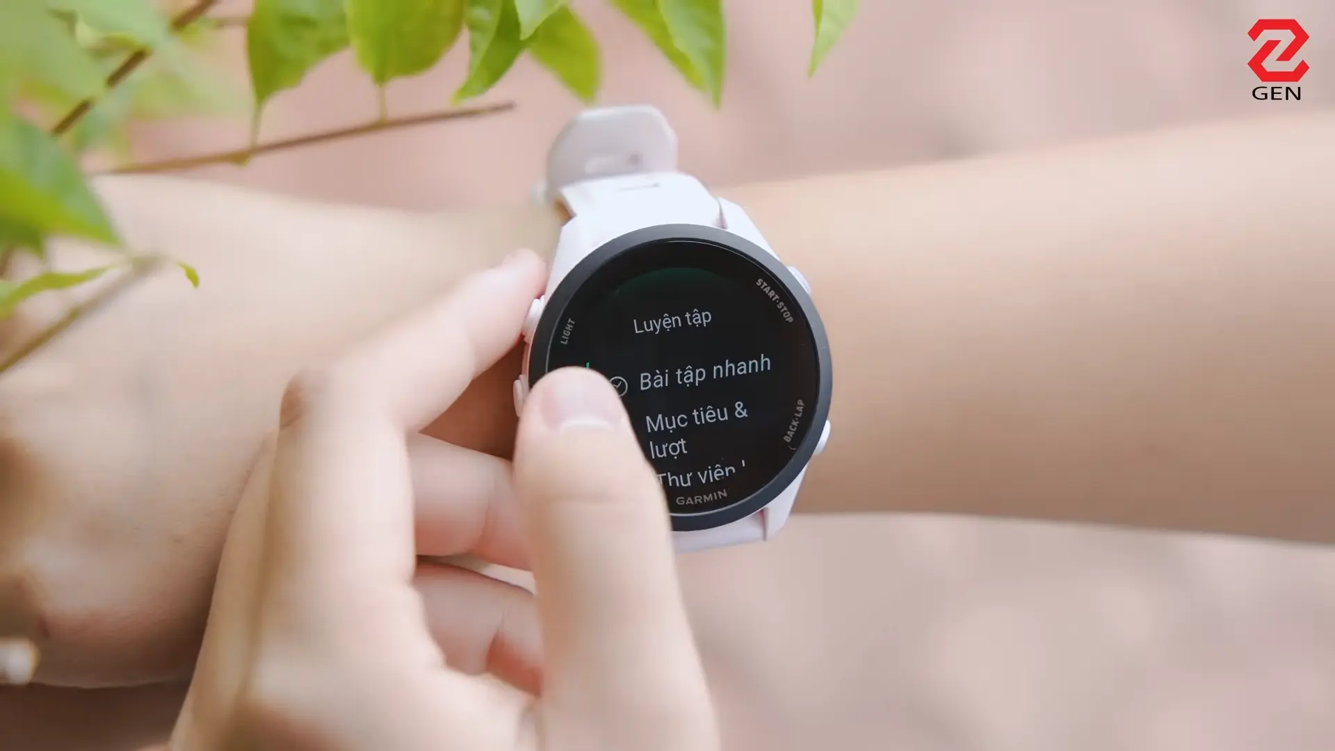 "Nhập môn" chạy bộ, cứ để Garmin Forerunner 70 và Venu 4 lo!