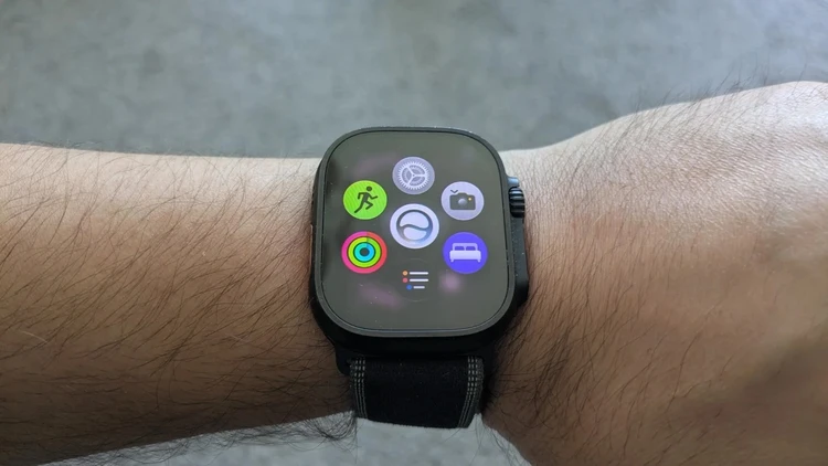 Chọn Galaxy Watch Ultra 2 hay Apple Watch Ultra 3? 