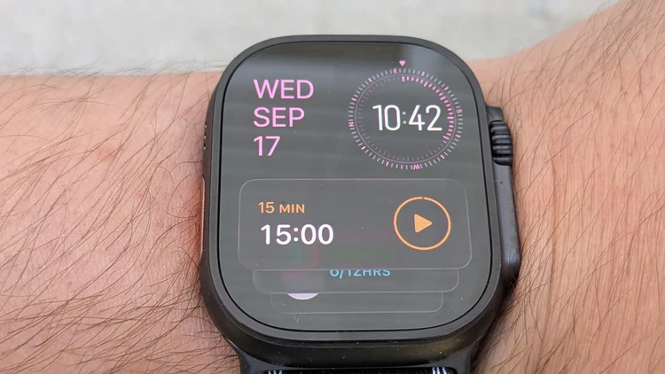 Chọn Galaxy Watch Ultra 2 hay Apple Watch Ultra 3? 