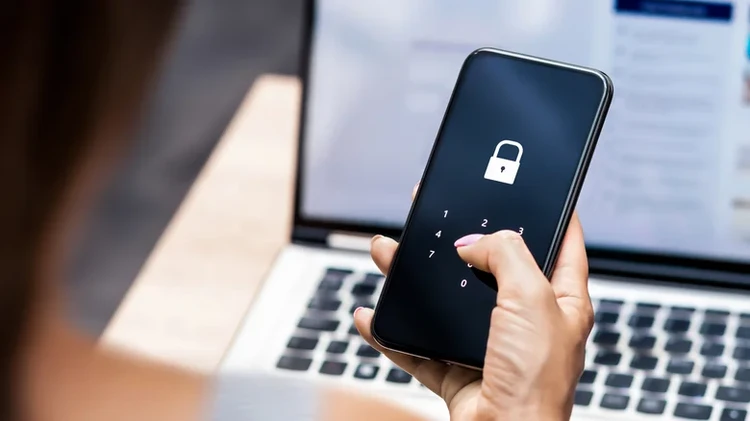 Điện thoại có cần khởi động lại mỗi tuần như lời đồn? 