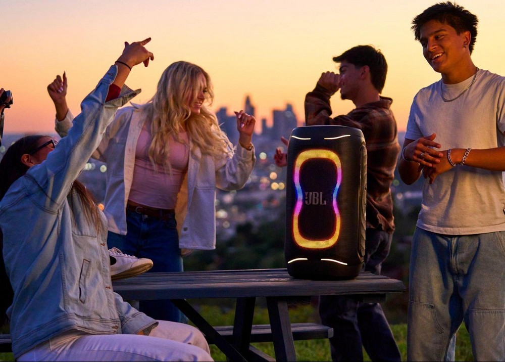 JBL PartyBox 330 và PartyBox 130: Nâng cấp AI Sound Boost và pin tới 18 giờ