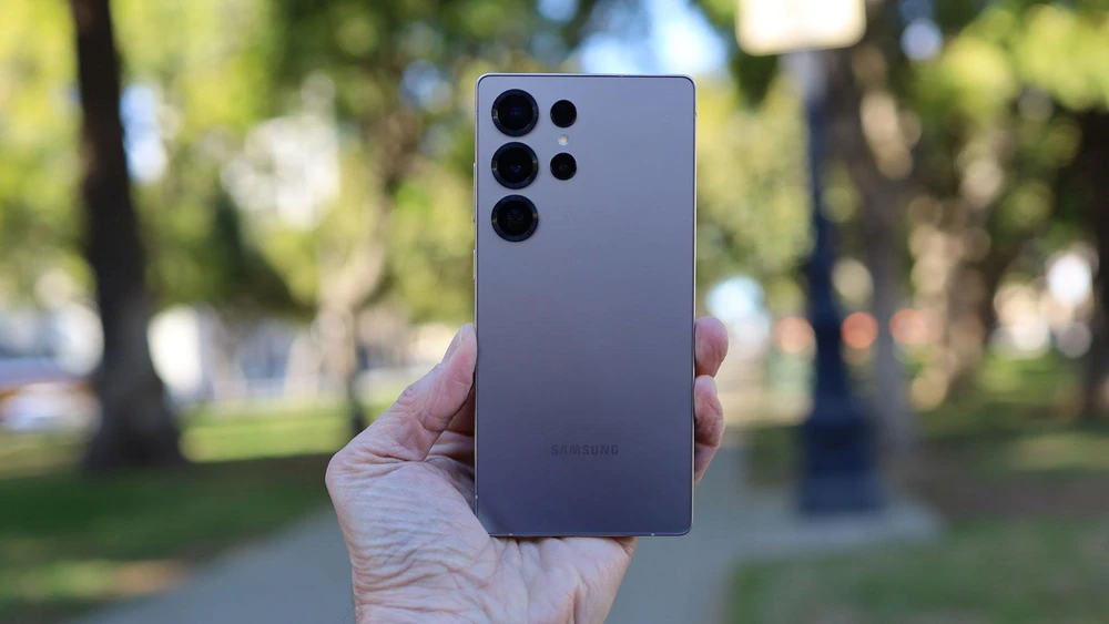 5 mẫu smartphone từng “hot” đang “sale” trong tháng 8/2026