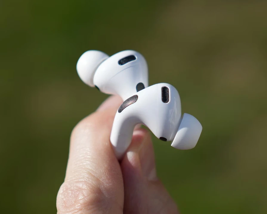 AirPods Pro 3 và Galaxy Buds4 Pro: cùng giá tiền, khác biệt ở đâu?