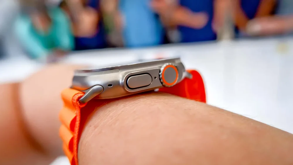 Galaxy Watch Ultra 2 với Apple Watch Ultra 2: Ai cũng có lợi thế riêng!