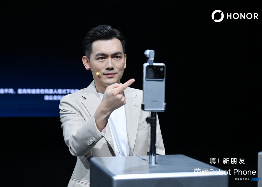 HONOR Robot Phone ra mắt: "Ekip quay phim" trong lòng bàn tay