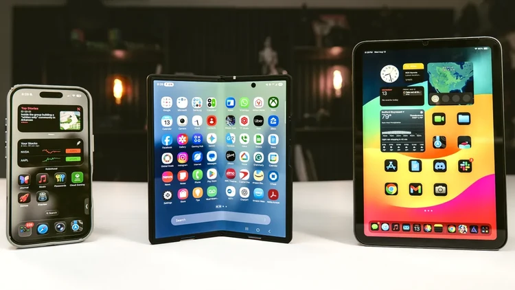 iPhone gập Apple: 11 "bí mật" sắp được "bật mí"!