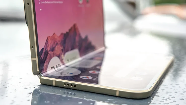 iPhone gập Apple: 11 "bí mật" sắp được "bật mí"!