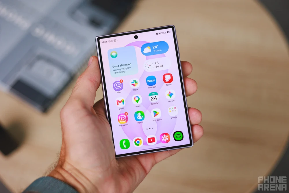 PhoneArena: iPhone Ultra “không có cửa” để đấu lại Galaxy Z Fold8