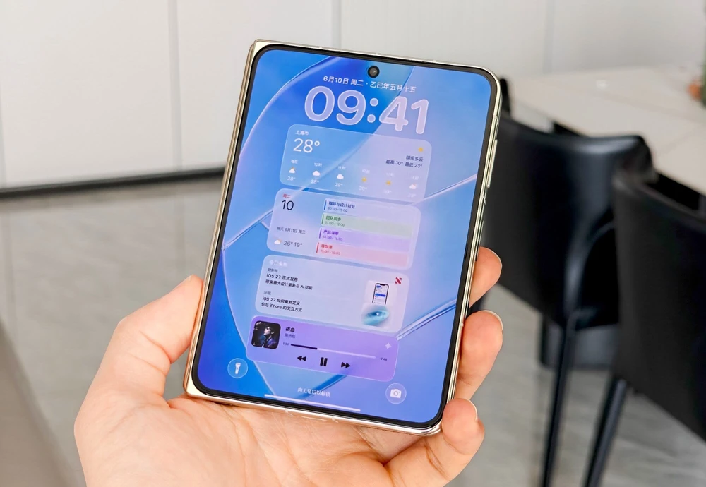 iPhone Ultra liệu có “soán ngôi” Galaxy Z Fold8?