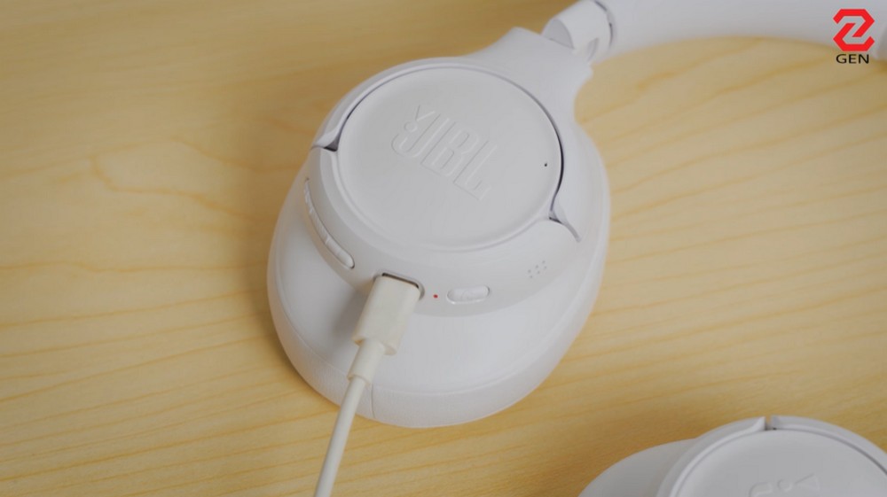JBL Tune 730BT: vẫn “ghi điểm” dù không có ANC! 