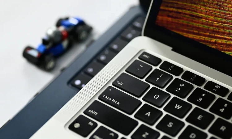 Macbook Air M5: Hiệu năng tăng, loa đi lùi?