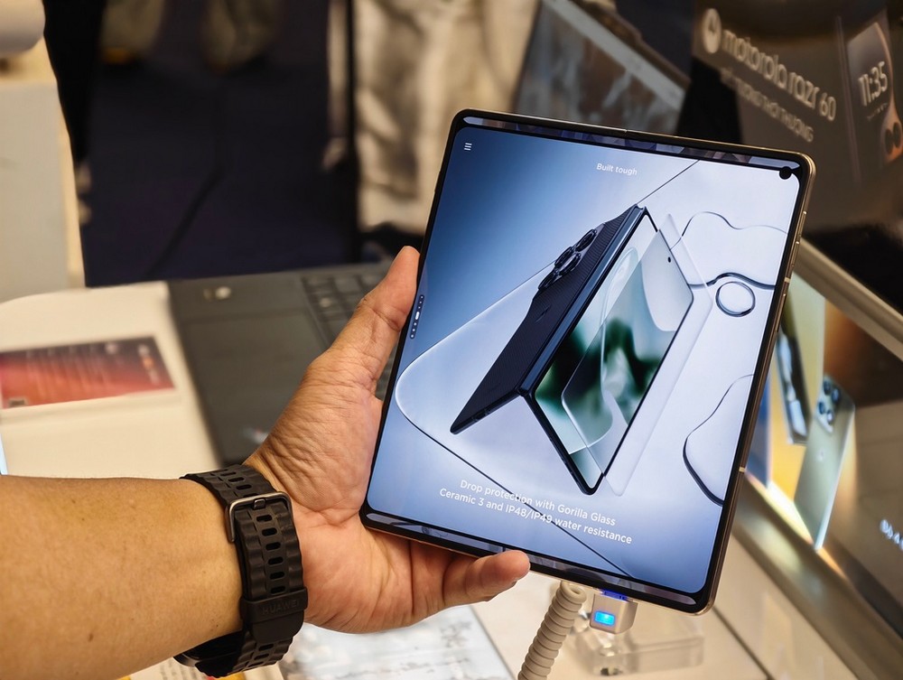 Motorola razr fold: Smartphone gập camera đỉnh cao