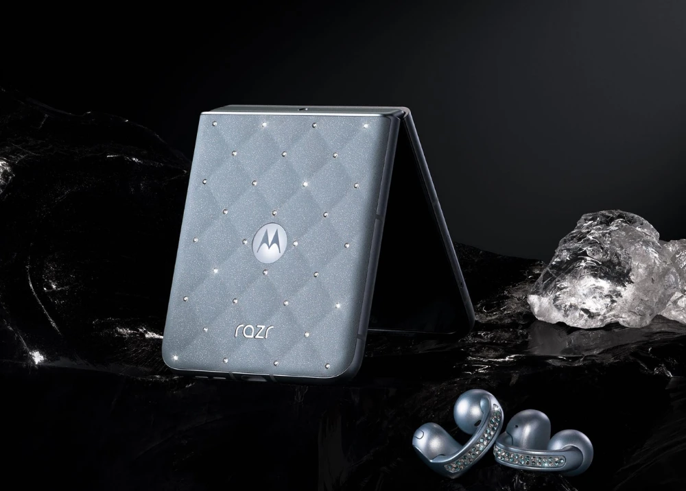Motorola tung phiên bản smartphone gập đính pha lê Swarovski