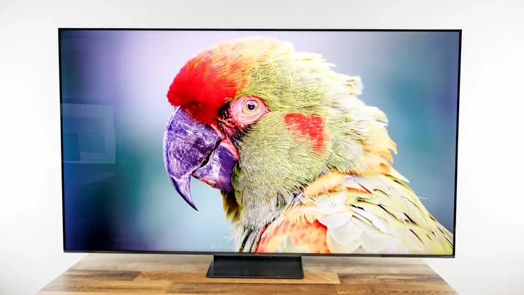 TV tầm trung đối đầu: Hisense hay TCL thắng thế?