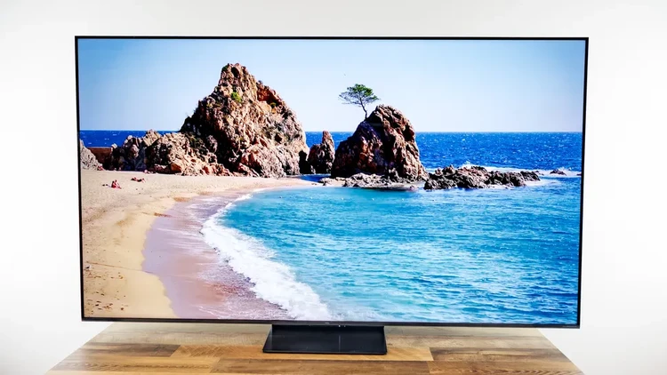 TV tầm trung đối đầu: Hisense hay TCL thắng thế?