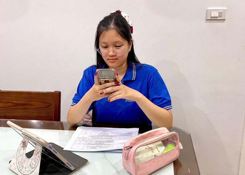 Smartphone: “Lớp học” của giới trẻ trong năm học mới