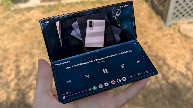 iPhone Ultra vs Z Fold 8 Ultra: “Kẻ tám lạng, người nửa cân”